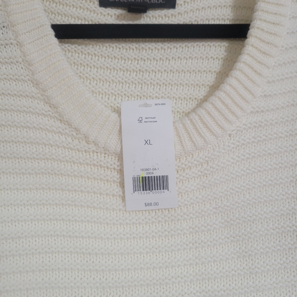 Sweater - Picture 3 of 4